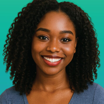 Smiling woman with curly hair – Leone, Graphic Designer at FXL7