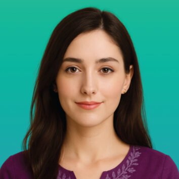 Smiling woman in professional attire – Zujaja, SEO Team Lead at FXL7